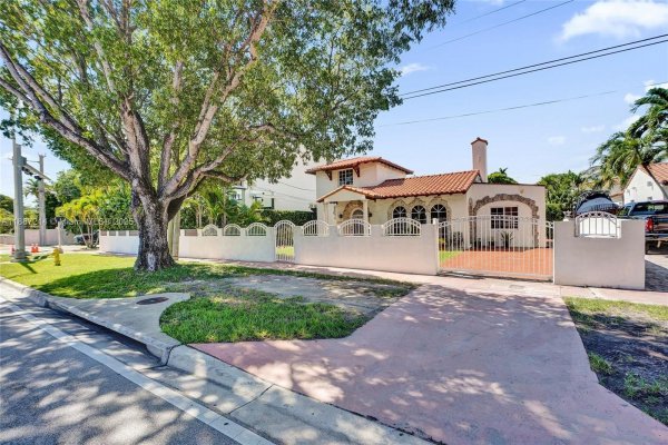 2024 Alton Miami Beach, FL 33140