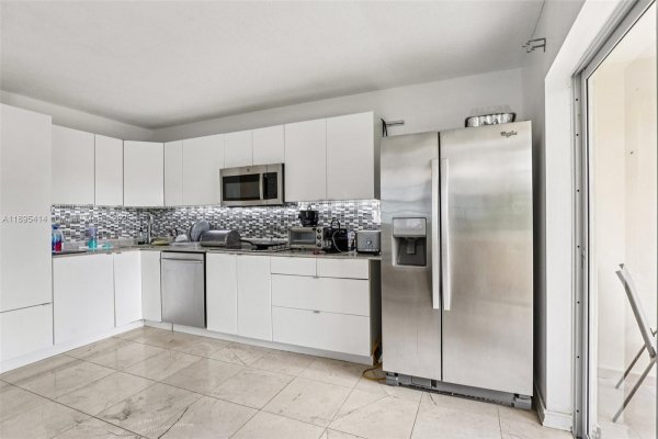 4011 N Meridian Ave #21 Miami Beach, FL 33140