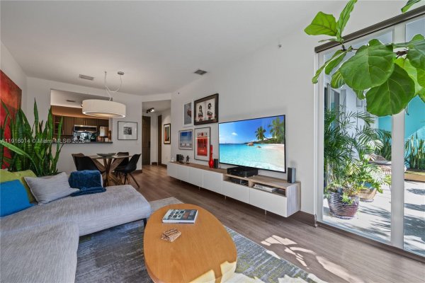 652 NE 63rd St #403 Miami, FL 33138