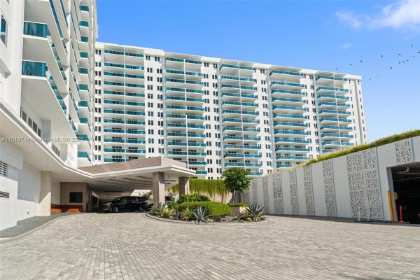 2301 Collins Ave #802 Miami Beach, FL 33139