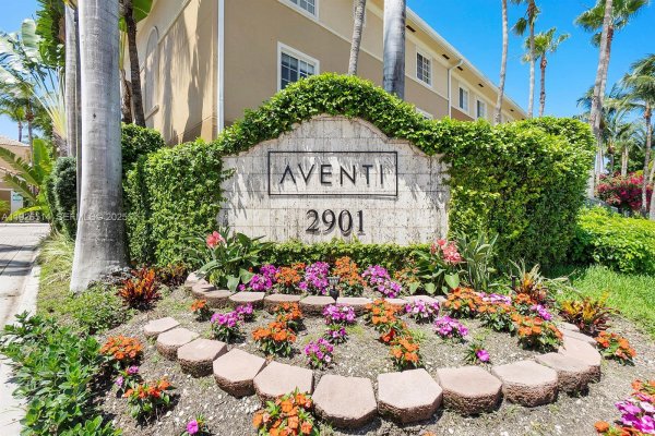 2871 NE 185th St #205 Aventura, FL 33180