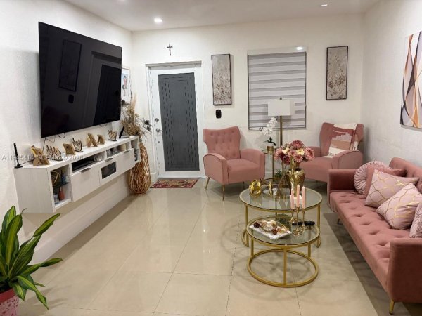 815 E 32nd St Hialeah, FL 33013