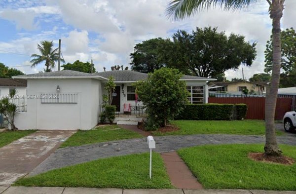 7215 SW 23rd St Miami, FL 33155