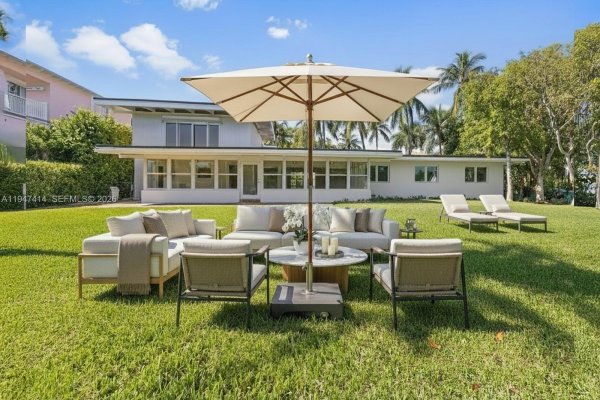 4 Harbor Pt Key Biscayne, FL 33149