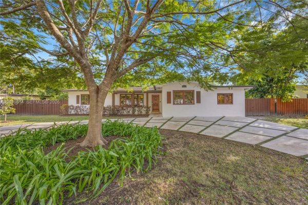 6220 SW 61st St South Miami, FL 33143