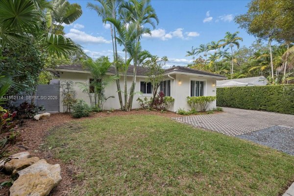 2910 Calusa St Miami, FL 33133