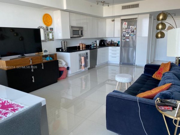 92 SW 3rd St #2107 Miami, FL 33130