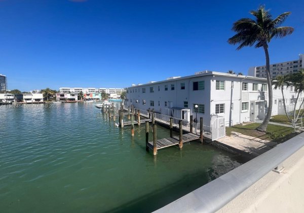 7207 Bay Dr #25 Miami Beach, FL 33141