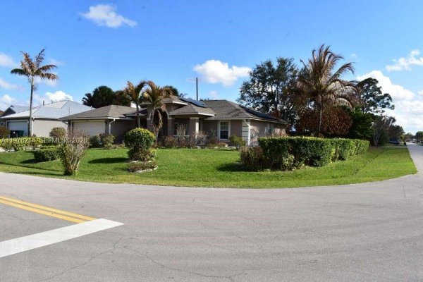 1084 SW Di Lido Ln Port St Lucie, FL 34953