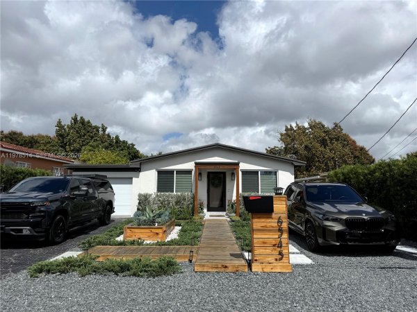 6545 SW 27th St Miami, FL 33155