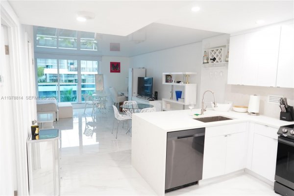 2301 Collins Ave #529 Miami Beach, FL 33139