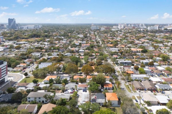 2710 SW 28th Ct Miami, FL 33133