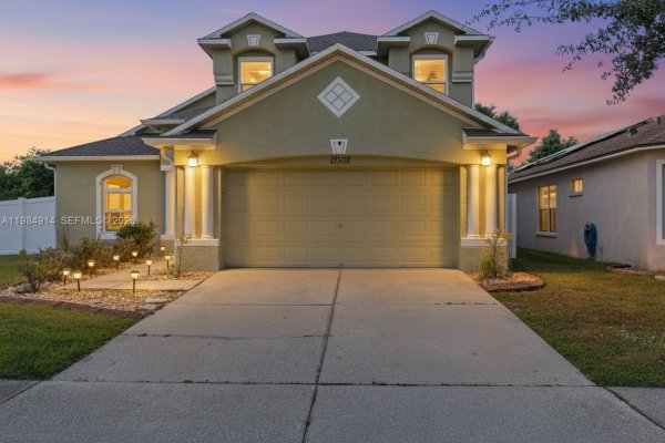 12502 Lake Vis Dr Tampa, FL 33534