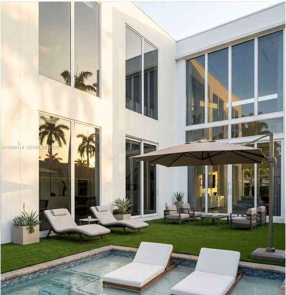 949 Tyler St Hollywood, FL 33019