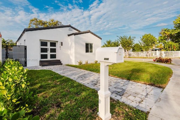 2101 SW 16th Ter Miami, FL 33145