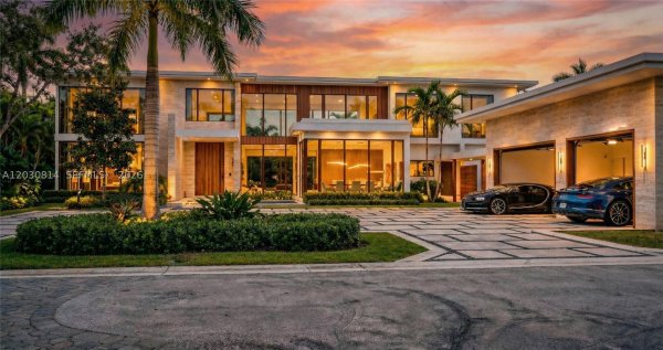 6100 W Suburban Dr Pinecrest, FL 33156