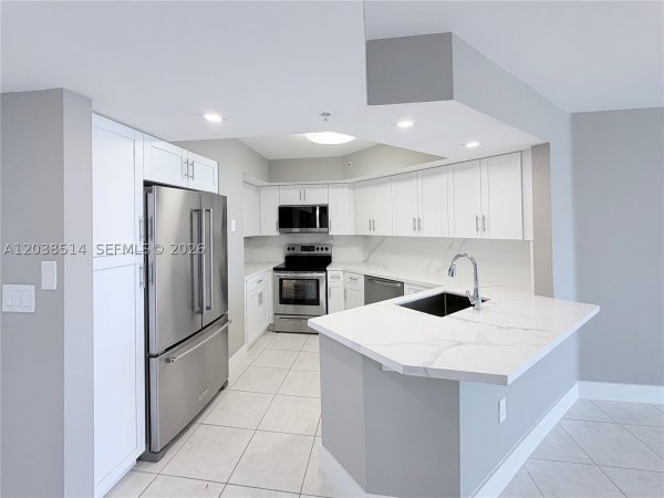 1800 Sunset Harbour Dr #1211 Miami Beach, FL 33139