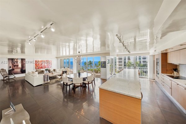 600 Grapetree Dr #6BS Key Biscayne, FL 33149