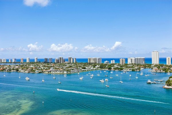 2640 Lake Shr #2508 Riviera Beach, FL 33404
