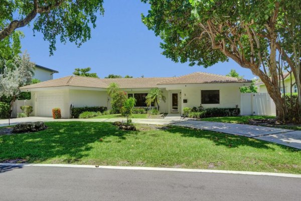 5 Gatehouse Sea Ranch Lakes, FL 33308