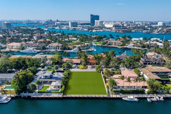 2455 Del Lago Fort Lauderdale, FL 33316