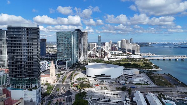 398 NE 5th #2118 Miami, FL 33132