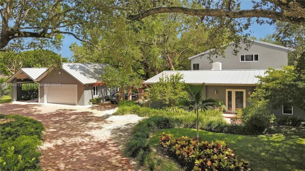 9737 SW 98th St Miami, FL 33176