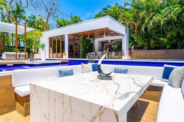 3009 Pine Tree Dr Miami Beach, FL 33140 3009 Pine Tree Dr Miami Beach, FL 33140