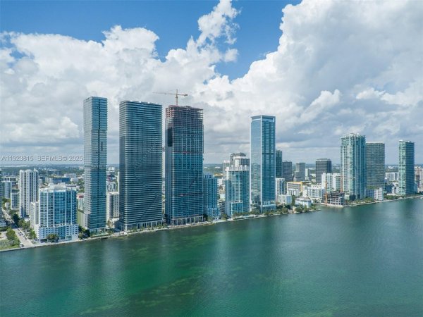 700 NE 24th St #903 Miami, FL 33137