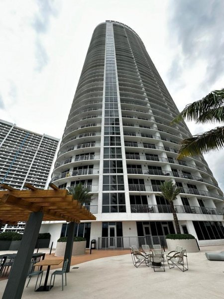 1750 N Bayshore Dr #3109 Miami, FL 33132