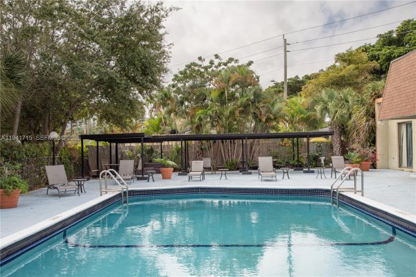 16950 W Dixie Hwy #B320 North Miami Beach, FL 33160