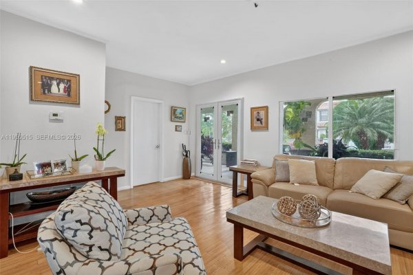 1649 SW 11th Ter Miami, FL 33135