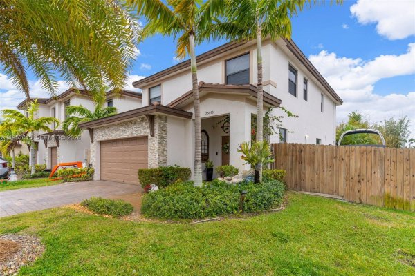25010 SW 107th Ct Miami, FL 33032