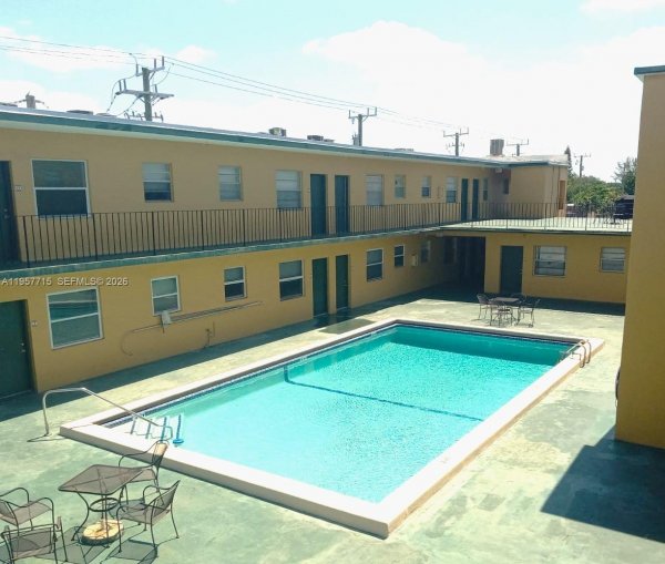 1975 NE 135th St #3C North Miami, FL 33181