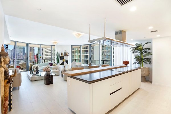 1000 Brickell Plz #1902 Miami, FL 33131