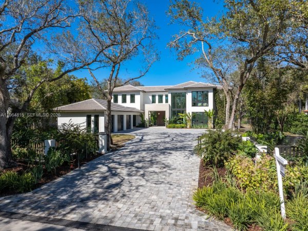 9381 SW 100th St Miami, FL 33176