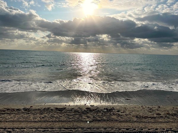 430 Grand Bay Dr #801 Key Biscayne, FL 33149