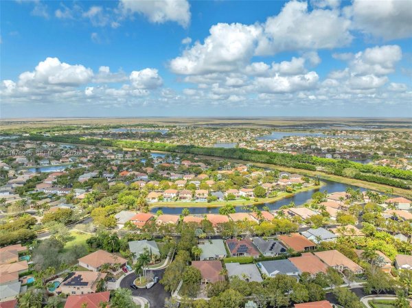 1435 Cardinal Way Weston, FL 33327