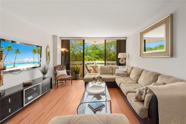 2501 Brickell Ave #309 Miami, FL 33129