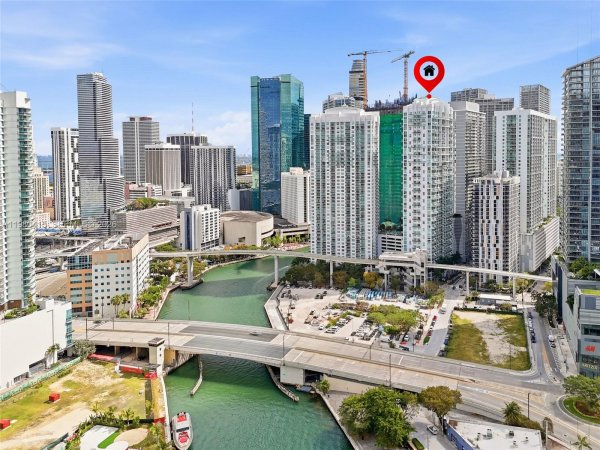 41 SE 5th St #2104 Miami, FL 33131