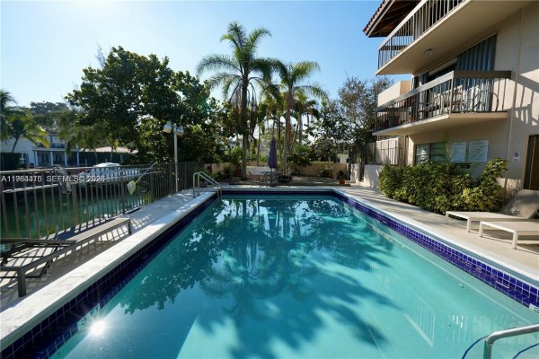 5201 Orduna Dr #12 Coral Gables, FL 33146