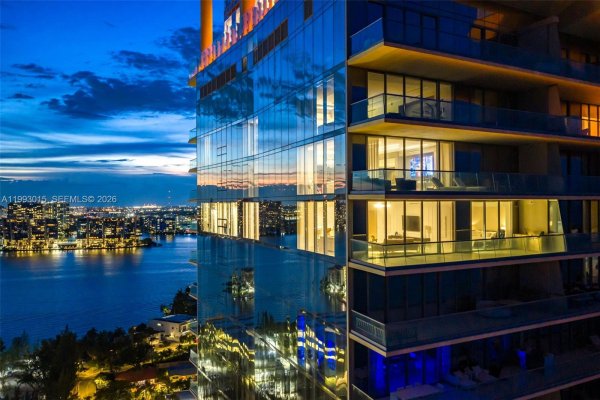 18501 Collins Ave #2504 Sunny Isles Beach, FL 33160