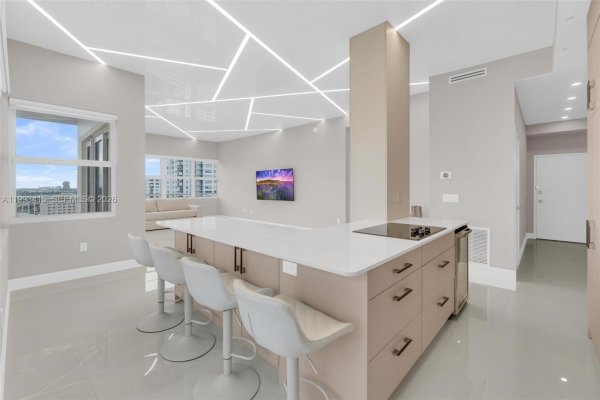 18011 Biscayne Blvd #PH04 Aventura, FL 33160
