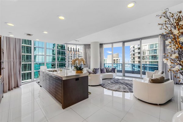 200 Biscayne Blvd Way #4401 Miami, FL 33131