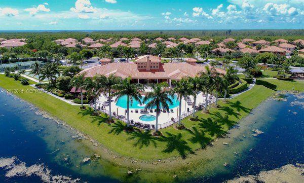 18841 SW 74th Ct Cutler Bay, FL 33157