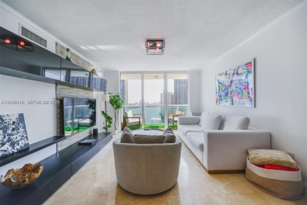 31 SE 5th St #3002 Miami, FL 33131