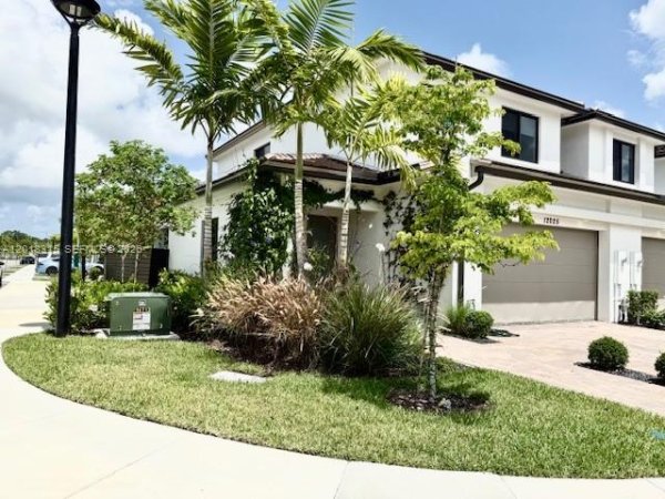 12025 SW 83rd Pl Miami, FL 33156