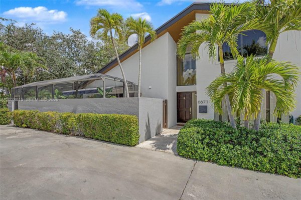 6671 SW 70th Ter #20 South Miami, FL 33143