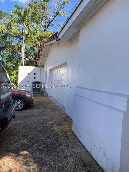 5600 SW 74th Ct Miami, FL 33143