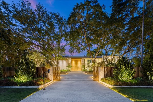 6701 SW 101st St Pinecrest, FL 33156